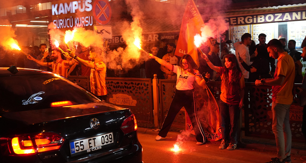 Galatasaray’ın 26. şampiyonluğu Gaziantep’te binlerce taraftar tarafından coşkuyla kutlandı.