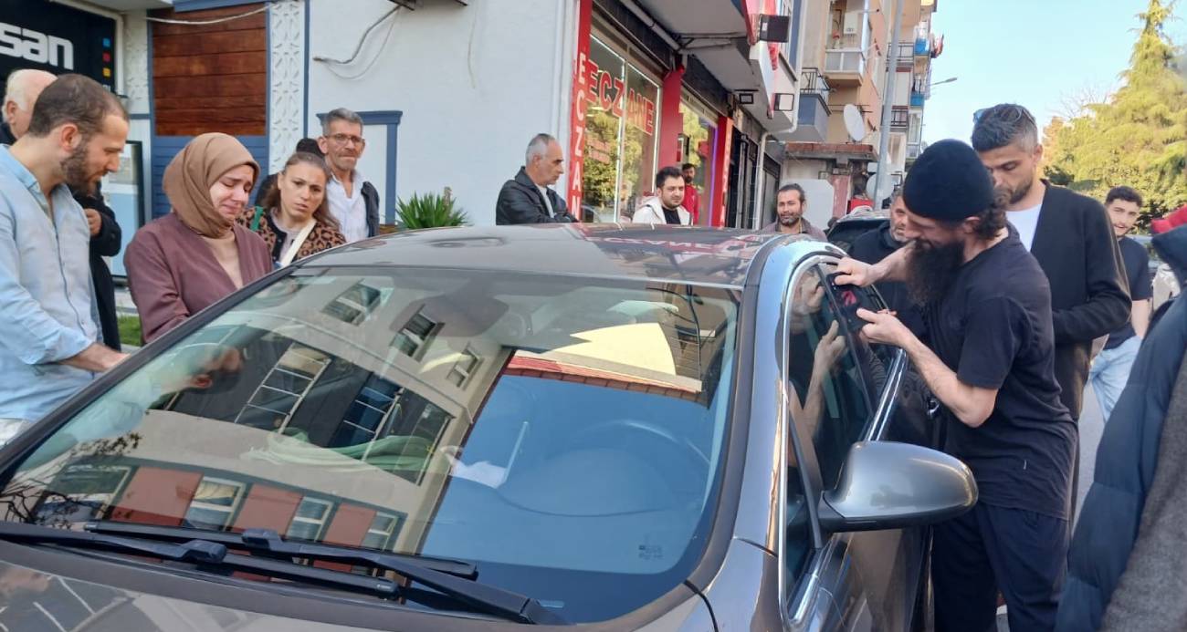 3 aylık bebeğinin araçta mahsur kalması üzerine talihsiz anne büyük korku yaşarken, çilingirci tarafından açılan kapılar anneyi bebeğine kavuşturdu.