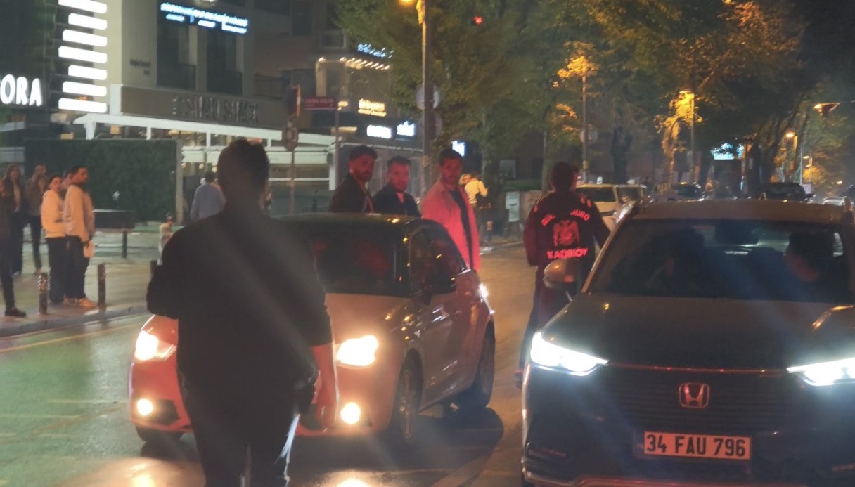 Bağdat Caddesi’nde tansiyon yükseldi, polis önledi