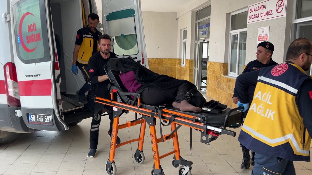 Töngel köyünde komşunun bostanına giren inek akrabalar arasında kavgaya neden oldu, kavgada silah kullanıldı, 1 kişi öldü, 3 kişi yaralandı.