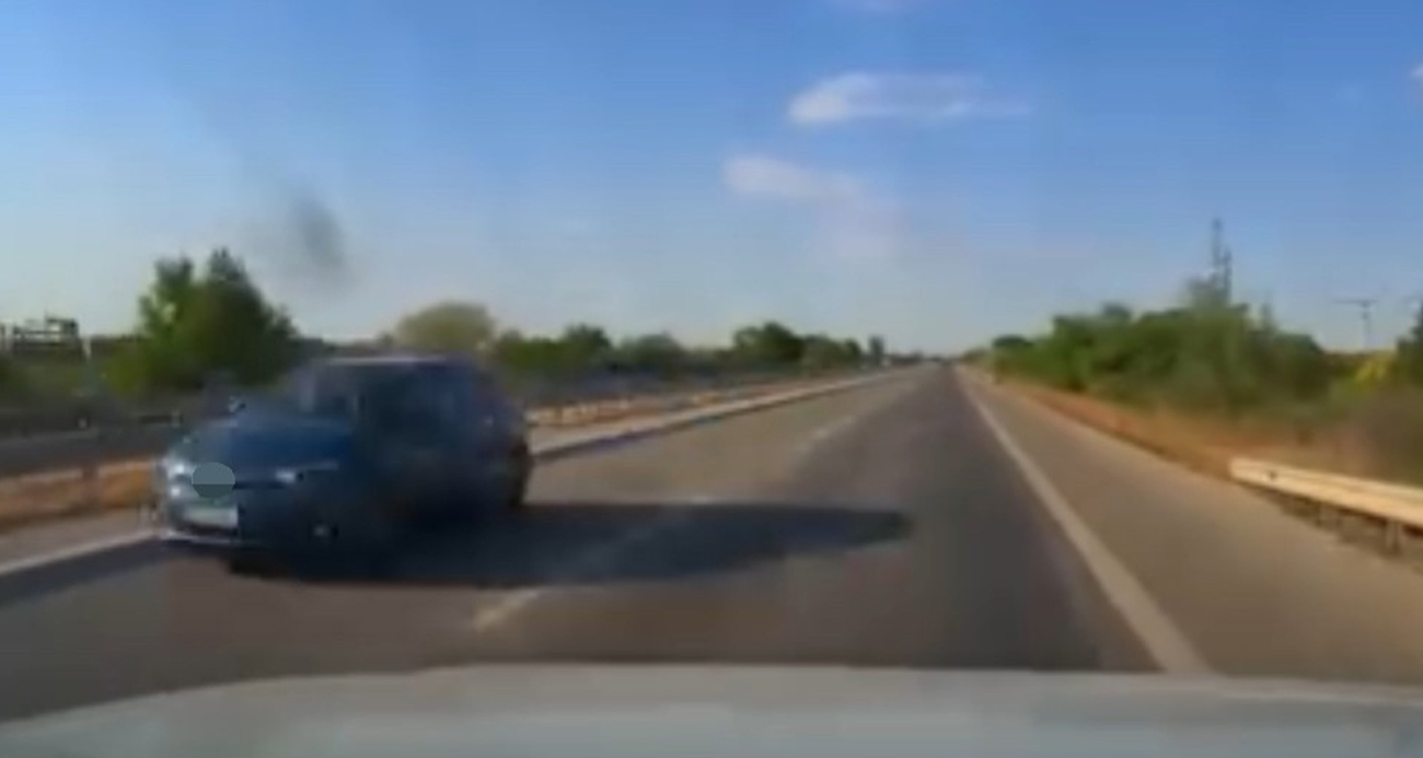 Edirne’de ters yöne giren yabancı plakalı otomobil, son hız ilerleyip selektör yaparak trafikteki sürücülerin can güvenliğini tehlikeye attı. Korku dolu anlar, başka bir otomobilin araç kamerasına yansıdı.