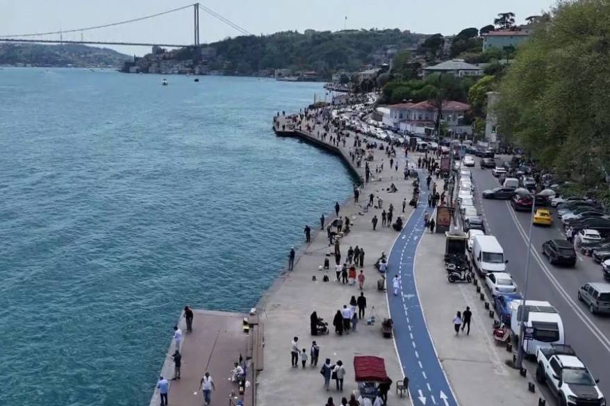 İstanbul’da güneşi gören sahile koştu