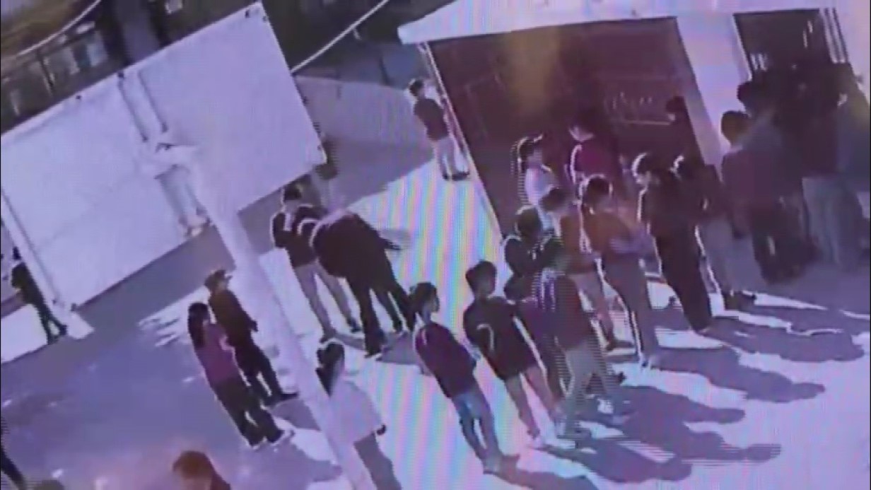 Havuç yerken nefes alamayan öğrenciyi, öğretmeni Heimlich manevrasıyla hayata tutundurdu