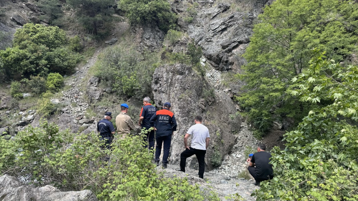 Akıntıya kapılarak kaybolan 9 yaşındaki Mendul’un cansız bedeni 3 kilometre uzaklıkta kütüğün altında çıktı