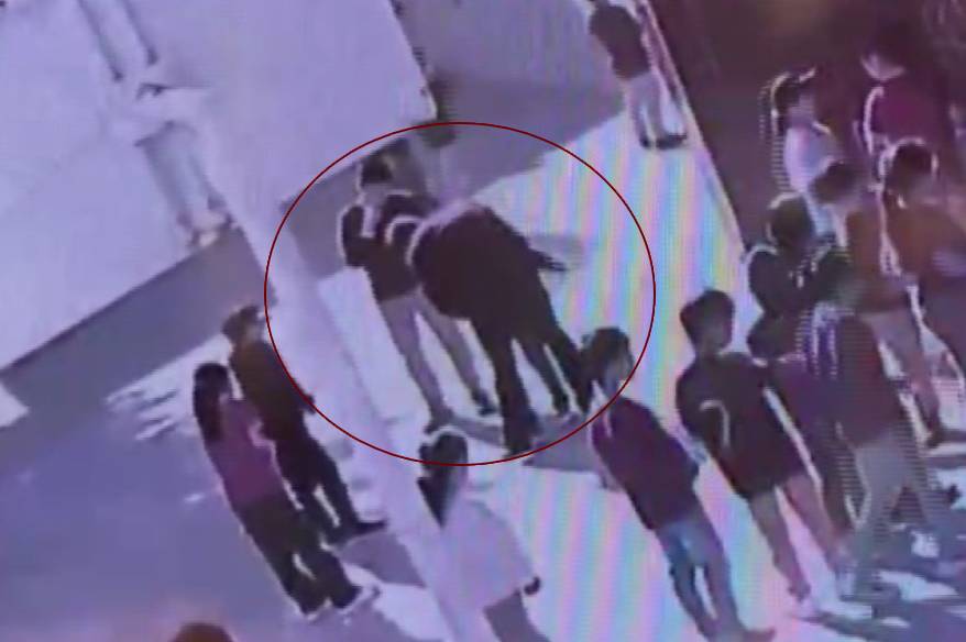 Havuç yerken nefes alamayan öğrenciyi, öğretmeni Heimlich manevrasıyla kurtardı