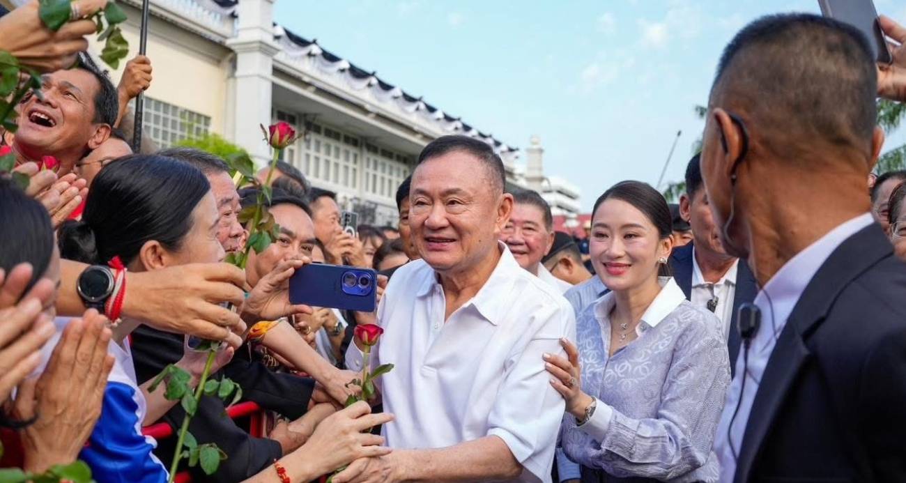 Üülke siyasetinin en etkili ve tartışmalı isimlerinden biri olan eski Başbakan Thaksin Shinawatra, bugün şartlı tahliye edildi.