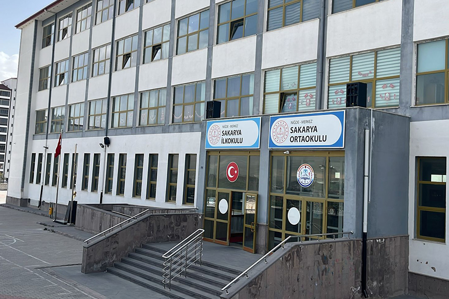 Niğde’de 27 öğrenci yedikleri yemekten rahatsızlandı