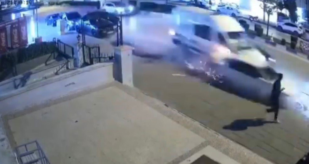 Gaziantep’te ambulansın karıştığı zincirleme kazada 3 kişi yaralandı