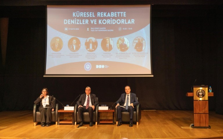 ’Küresel Rekabette Denizler ve Koridorlar’ paneli Bakan yardımcılarıyla öğrencileri buluşturdu