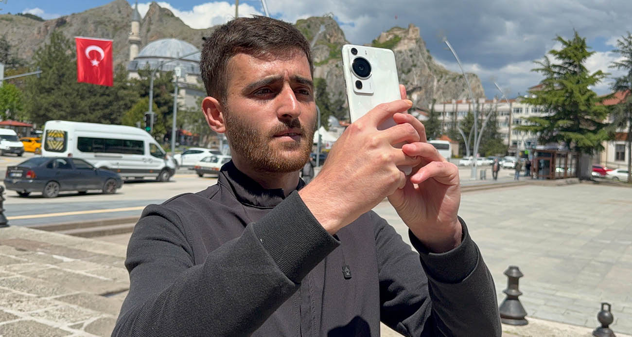 Tokatlı amatör fotoğrafçı, çektiği fotoğrafla dünya ikinciliği elde etmiş, vize engeline takıldığı için ödül törenine gidememişti. Bu kez de Paris’ten kargolanan ödülü gümrük engeline takıldı.