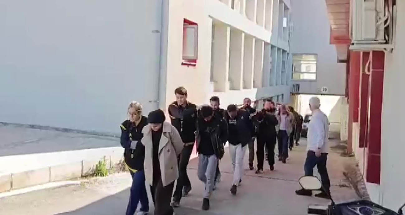 Kendilerini hakim, savcı ve polis olarak tanıtıp milyonluk vurgun yapan şebeke çökertildi