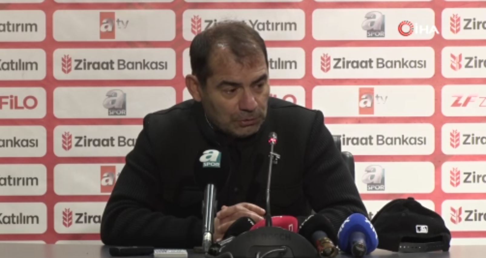  Gençlerbirliği Teknik Direktörü Metin Diyadin, Trabzonspor müsabakasının ardından, "Özellikle bu hafta 2 tane Trabzonspor maçı oynayacağız ve zorlu bir süreçteyiz. Ligde kalmamız gerekiyor. Bu anlamda da bazı oyuncularımızın, isim saymama gerek yok, sakatlık olsun, başka sebepler olsun, takımdan ayrıldılar" dedi.