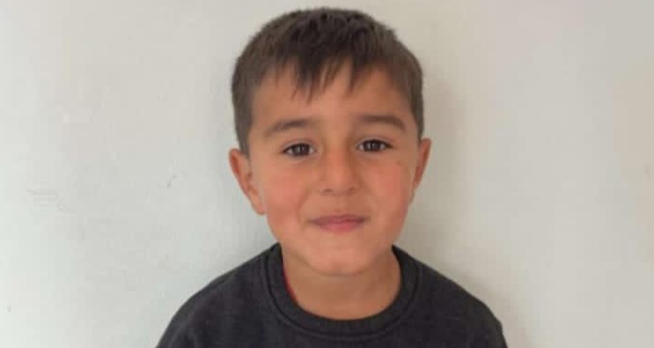  Şanlıurfa’nın Ceylanpınar ilçesinde kayıp olarak arazide aranan 5 yaşındaki Miraç İdikurt isimli çocuk, evlerinin damında ölü bulundu.