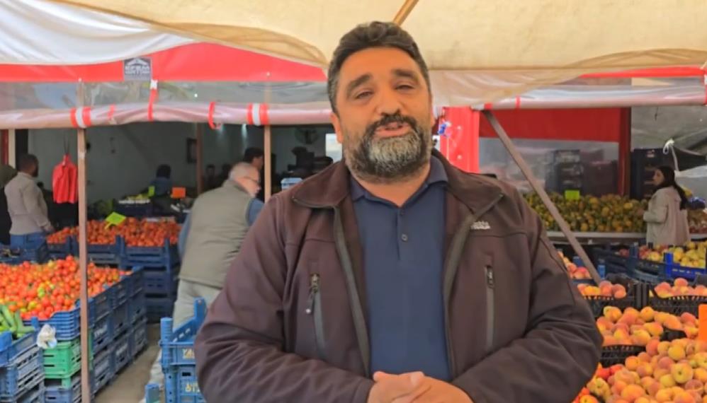 Piyasaya aldırış etmedi, uygun fiyata sebze meyve satışı yaparak gönülleri kazandı