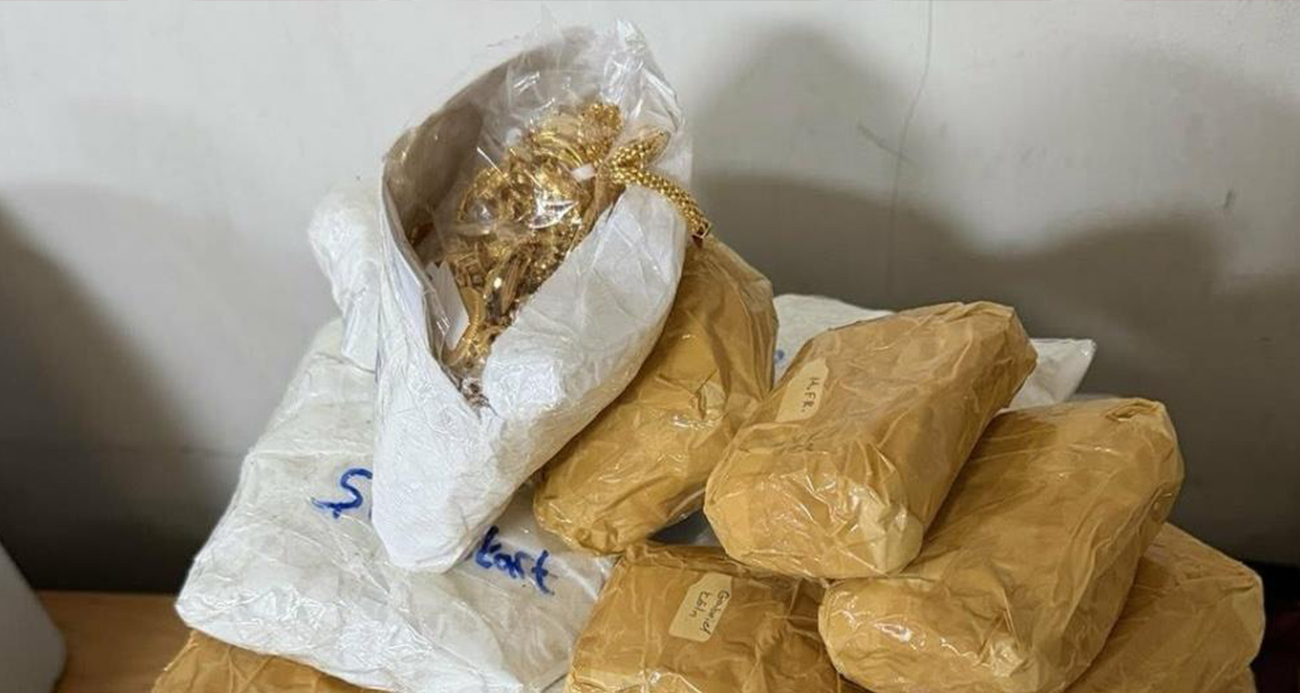 Otomobilin gösterge panelinden gizli kasa çıktı: 3,2 kilogram altın ele geçti