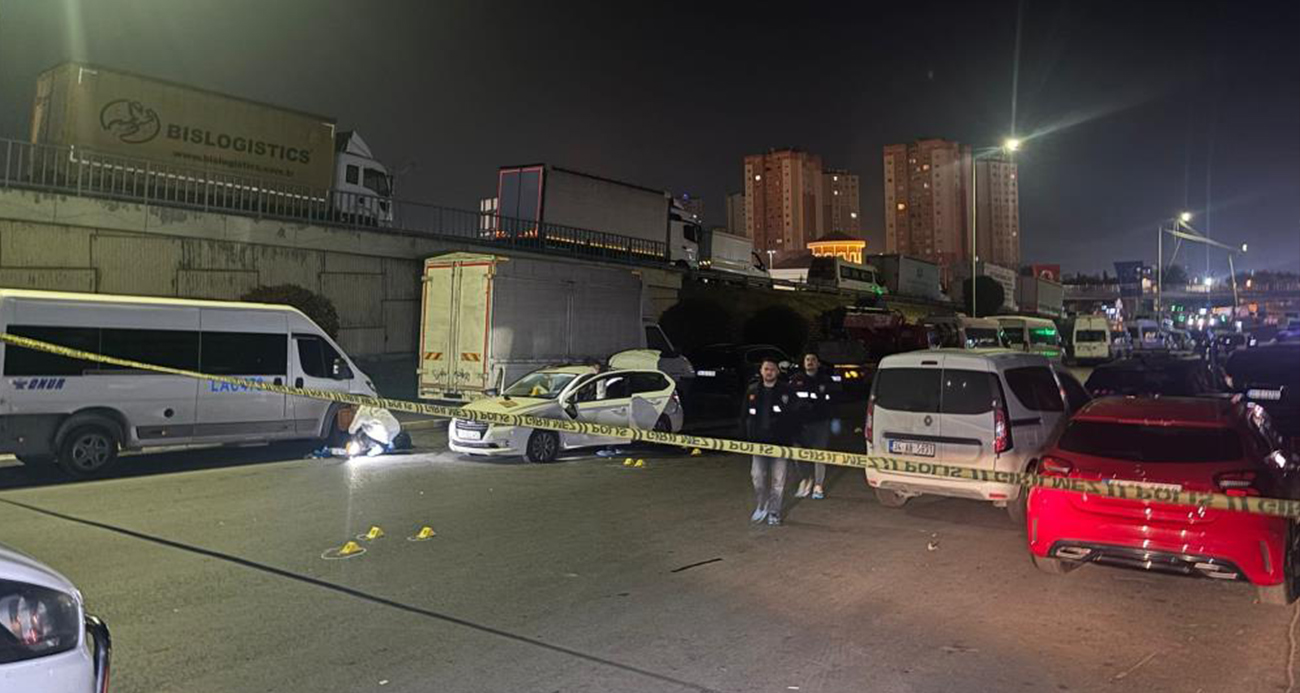 Küçükçekmece'de polisin "dur" ihtarına uymayan otomobil, olay yerinden kaçmaya çalıştı. Ekipler, şüphelendiği aracı durdurmak için ateş açtı. Açılan ateşte bir polis memuru yaralandı.