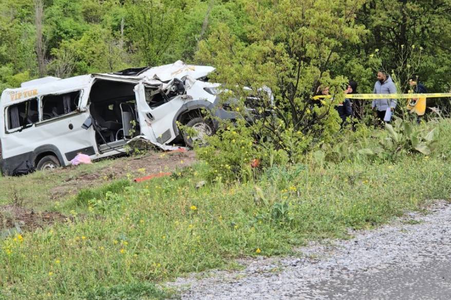 Öğrenci servisi şarampole uçtu: 3 ölü, 7 yaralı