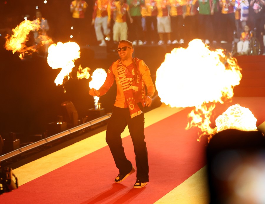Şampiyon Galatasaray kupasını aldı