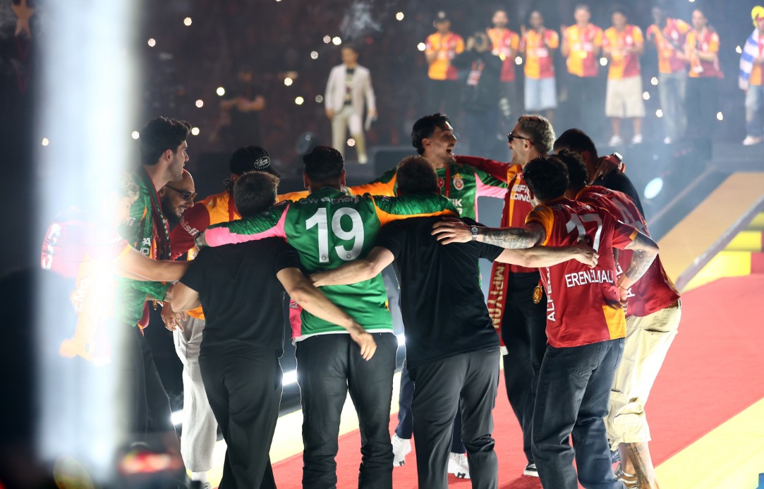 Şampiyon Galatasaray kupasını aldı