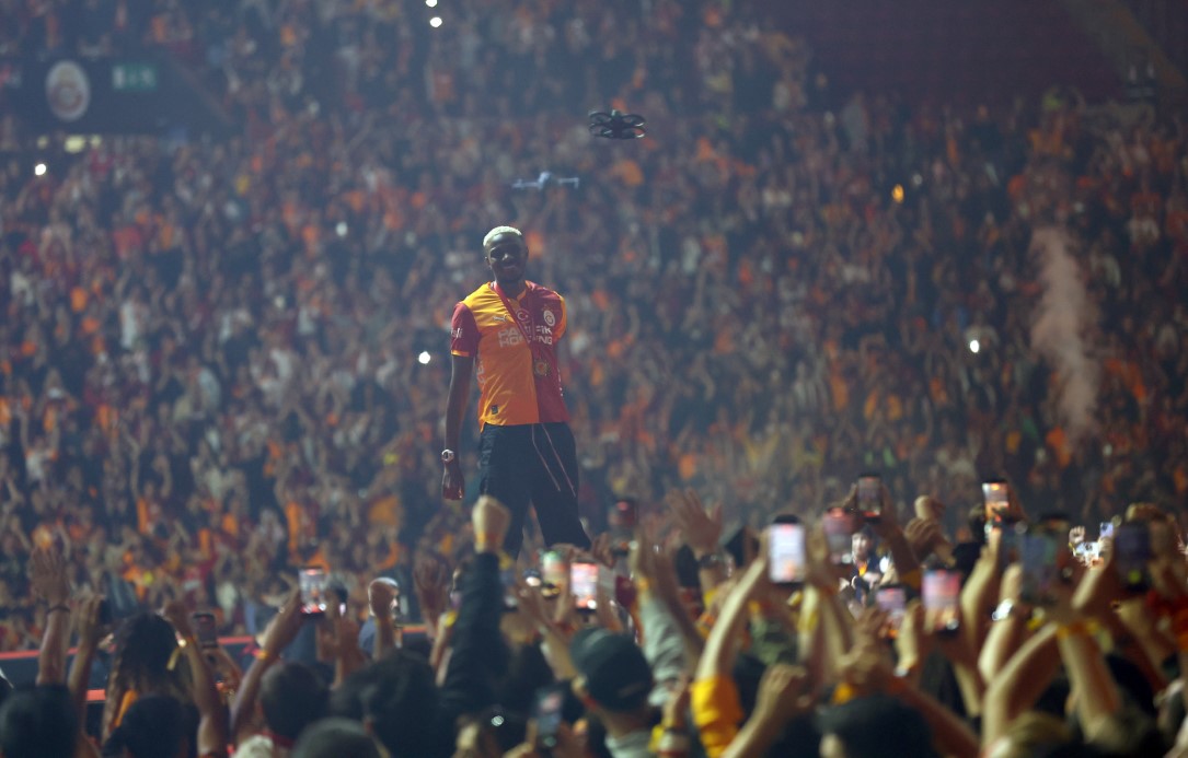 Şampiyon Galatasaray kupasını aldı