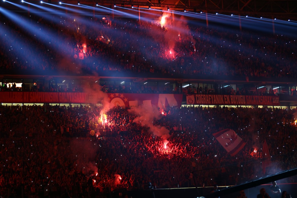 Şampiyon Galatasaray kupasını aldı
