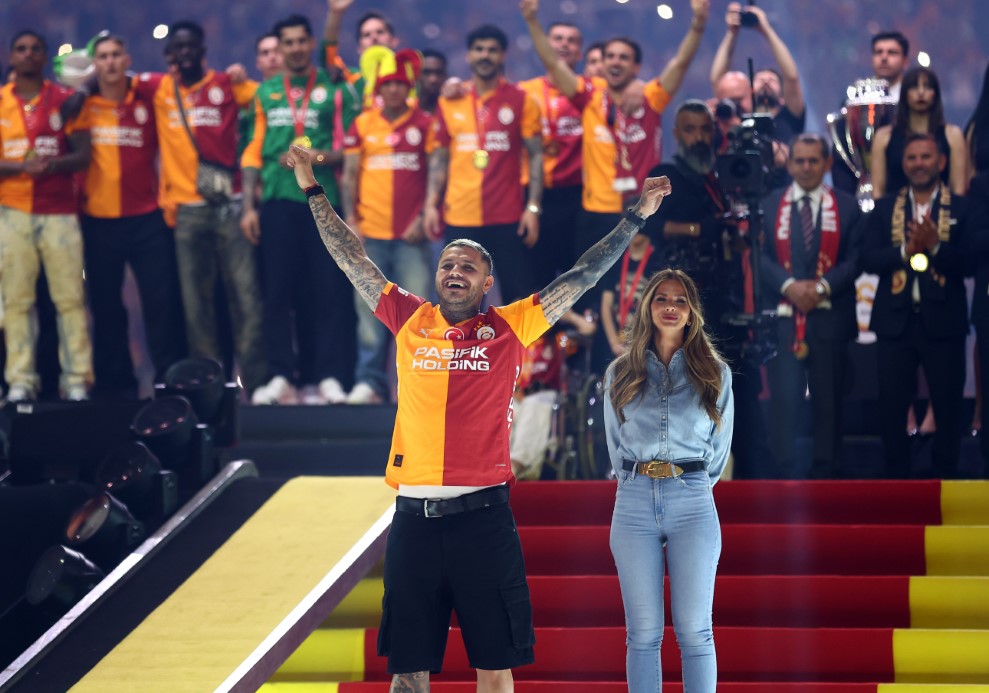 Şampiyon Galatasaray kupasını aldı
