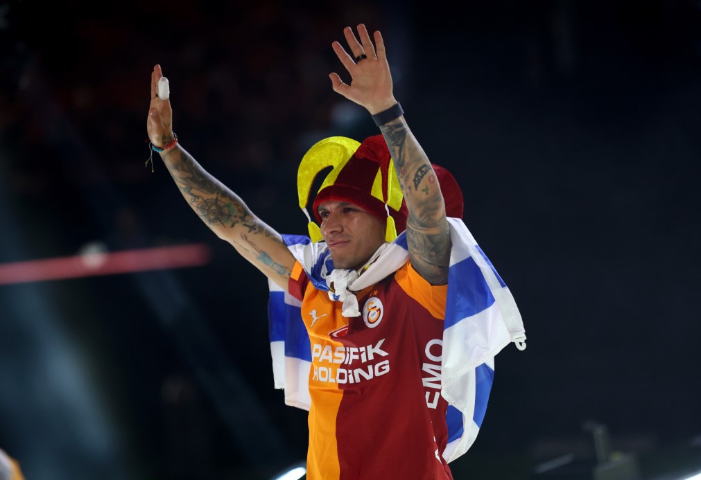 Şampiyon Galatasaray kupasını aldı