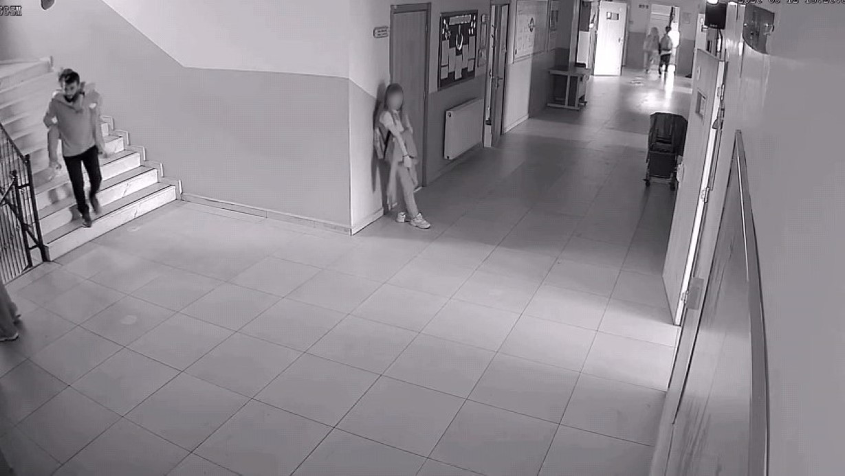İnegöl’de bir okulda bozulan asansör, bir öğretmenin fedakarlığı ve öğrencilerin dayanışmasıyla "iyiliğe" dönüştü.