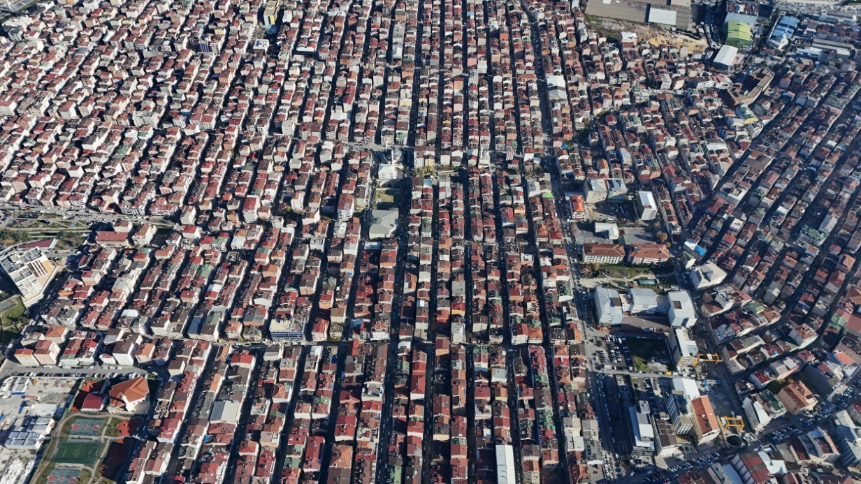 İstanbul’da hayatın iki farklı yüzü aynı karede