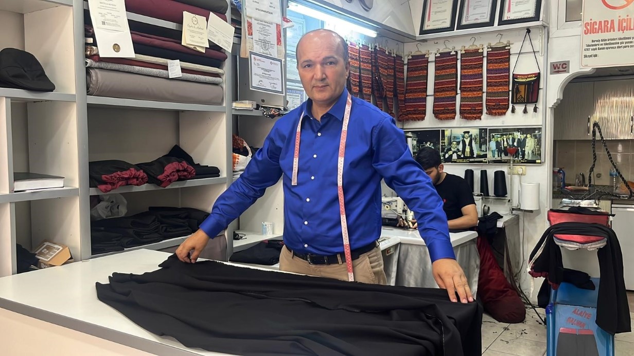30 metrekarelik atölyede 36 yıldır Alanya şalvarını dünyaya tanıtıyor