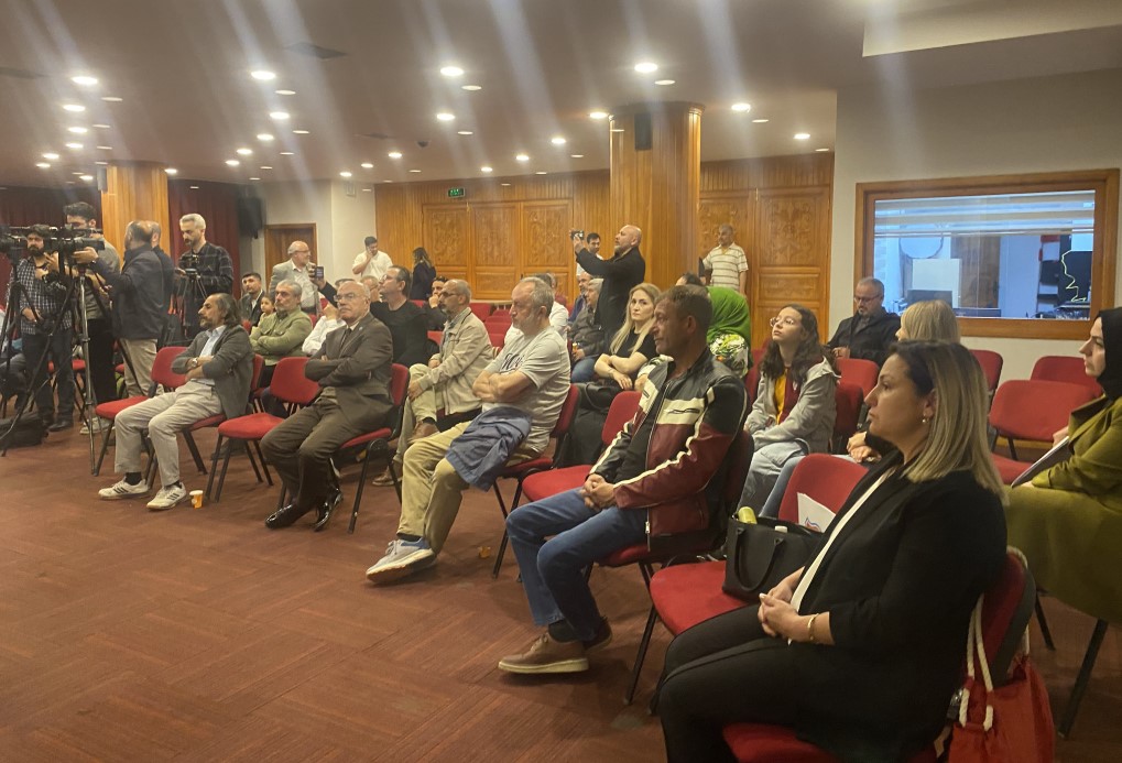 Başıboş köpek mağdurları panelde buluştu