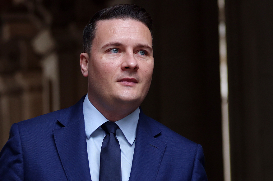 İngiltere’de istifa eden eski bakandan Başbakan Starmer ile rekabet çağrısı