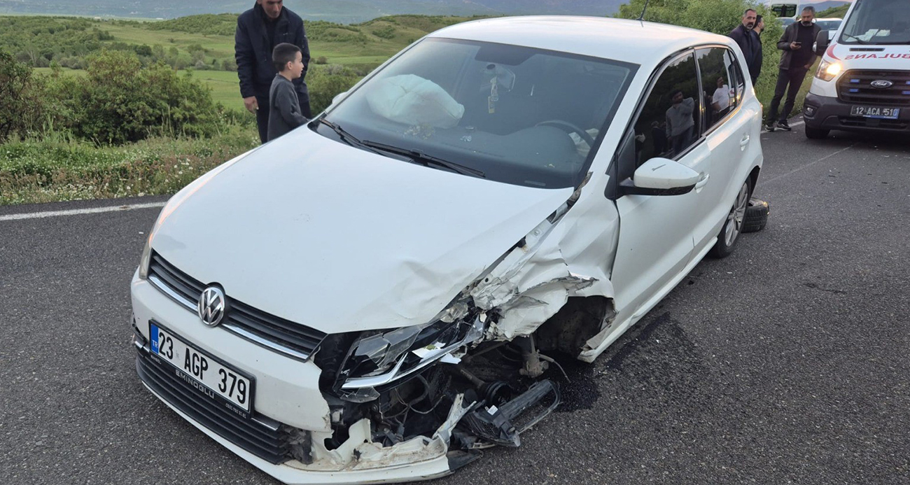 Bingöl’de iki aracın çarpışması sonucu meydana gelen trafik kazasında 9 kişi yaralandı.