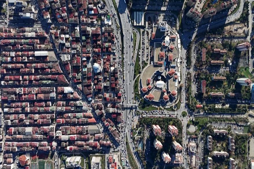 Havadan çekilen görüntüler İstanbul'da çarpıcı ayrımı çizdi