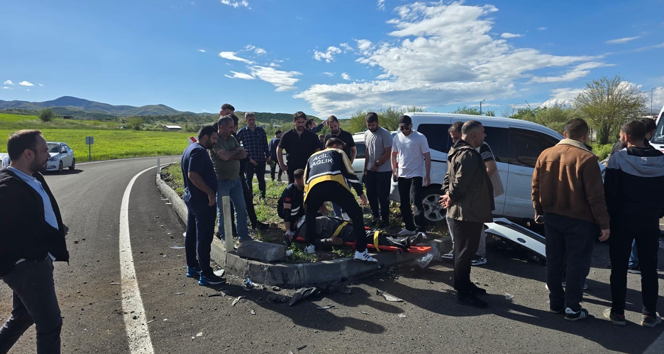 Bingöl’de iki aracın çarpışması sonucu meydana gelen trafik kazasında 4 kişi yaralandı.