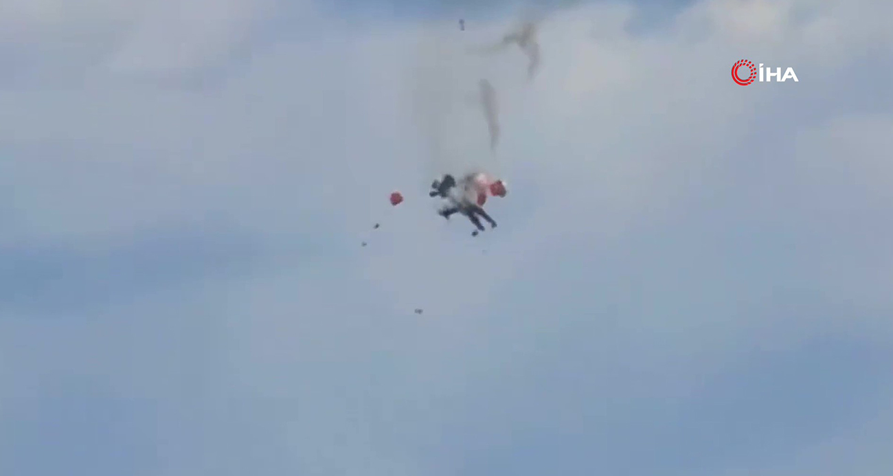 ABD'de hava gösterisi sırasında iki savaş uçağı çarpıştı
