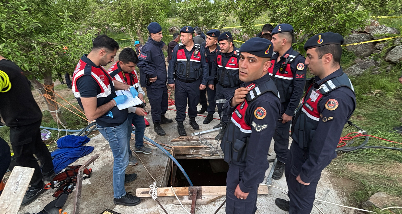 Aksaray'da temizlik için indiği su kuyusundan çıkmayan şahsın arkasından inen 2 kardeşi ve 1 kuzeni de metan gazı nedeniyle fenalaştı. Olayda 3 kişi hayatını kaybederken, 1 kişi de ağır yaralandı.