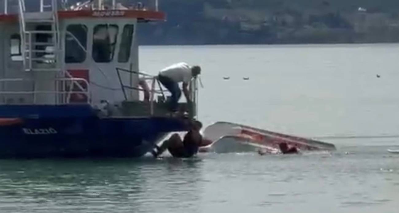 Elazığ’ın Hazar Gölü’nde deniz bisikletinin devrilmesi sonucu suya düşen 2 kişi kurtarıldı.