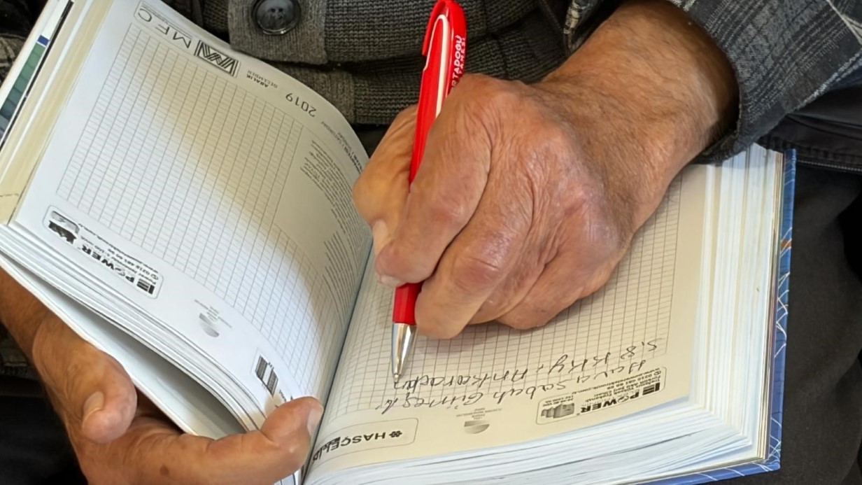 Bir ömrü defterlere sığdırarak 59 yıldır günlük tutuyor