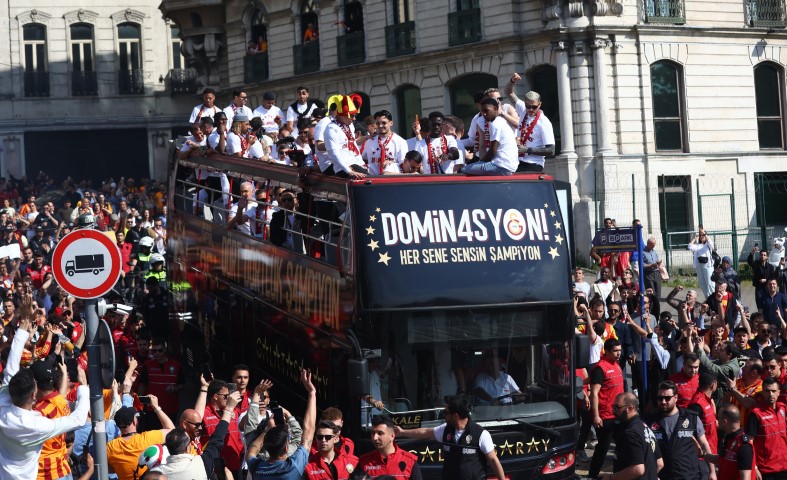 Galatasaray ligi 77 puanla şampiyon olarak tamamladı