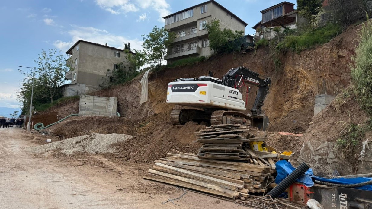 Kocaeli’de toprak kayması nedeniyle 5 bina tahliye edildi
