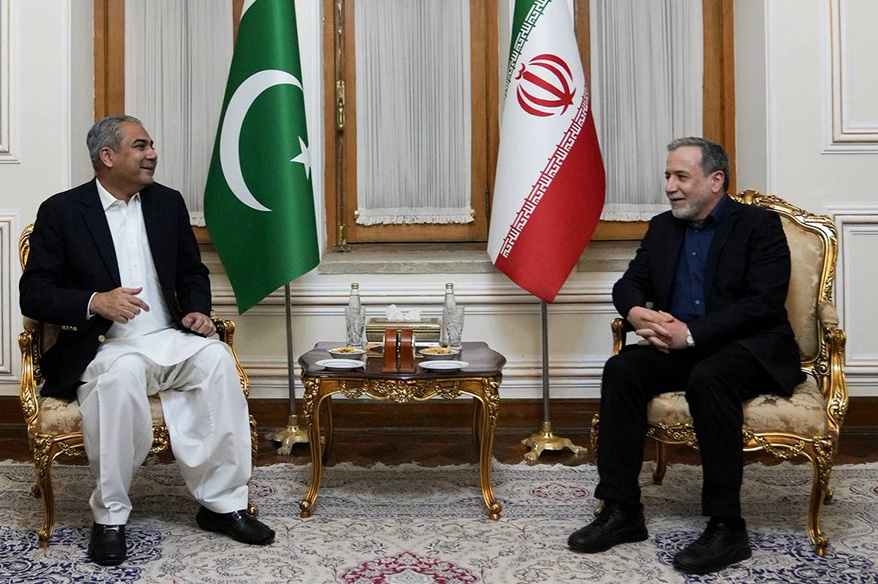 Pakistan İçişleri Bakanı Naqvi, İran Dışişleri Bakanı Arakçi ile bir araya geldi