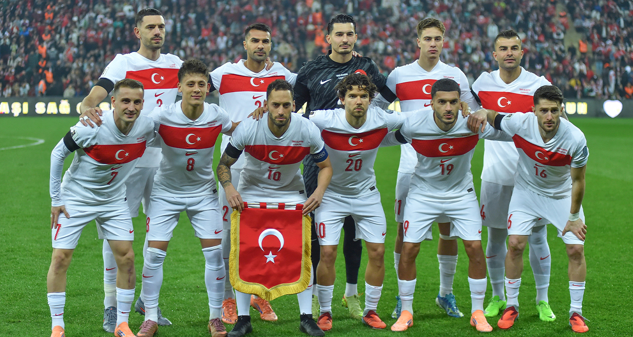 ABD, Kanada ve Meksika’nın ortak ev sahipliğinde, 11 Haziran-19 Temmuz tarihleri arasında düzenlenecek 2026 FIFA Dünya Kupası’nda mücadele edecek A Milli Futbol Takımı’nın geniş kadrosu açıklandı.