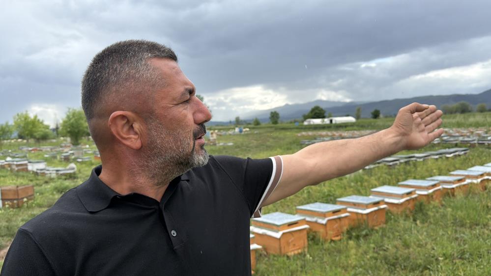 Sel ve soğuk arasında kalan gezgin arıcı: