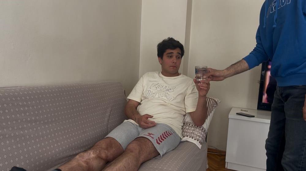 Otobüs şoförü uykuya daldı, önündeki araca çarptı... Lise öğrencisi iki aracın arasında böyle sıkıştı