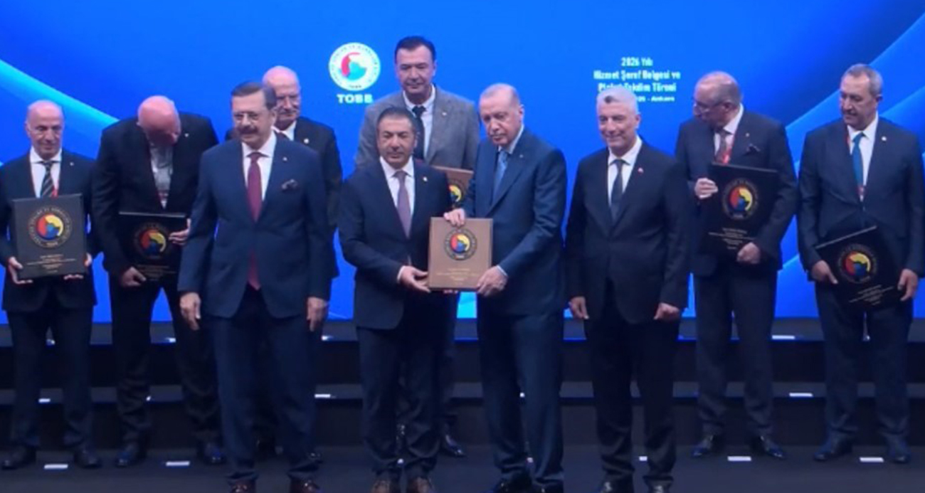 Cumhurbaşkanı Erdoğan’dan DTO Başkanı Erdoğan’a ‘Hizmet Şeref’ plaketi