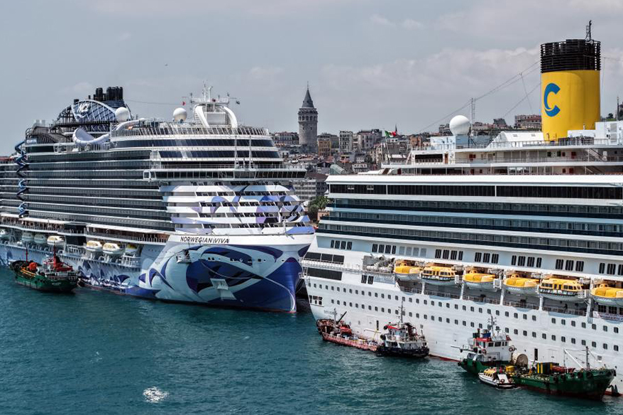 İstanbul’da dev kruvaziyer yoğunluğu havadan görüntülendi