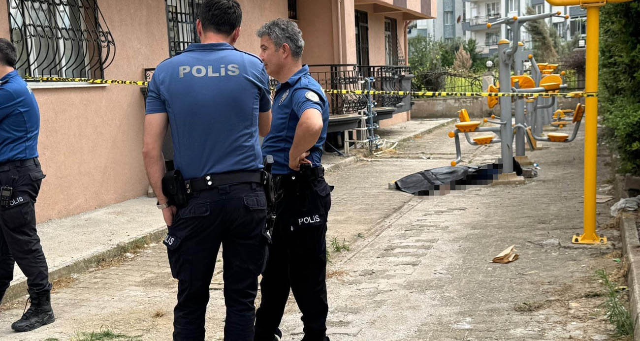 İzmir’in Torbalı ilçesinde eşiyle birlikte cam sildiği sırada dengesini kaybederek 4. kattan düştüğü iddia edilen yaşlı adam hayatını kaybetti.