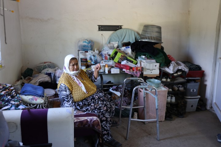 Her geçen gün karnı büyüyen çaresiz kadın 170 kiloya ulaştı, artık hareket edemiyor