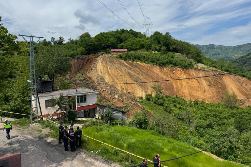 Ordu’da heyelan: O anlar kamerada